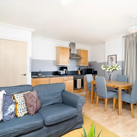 Appartamento Cosy Flat Right Opp Tube Station Londra Esterno foto