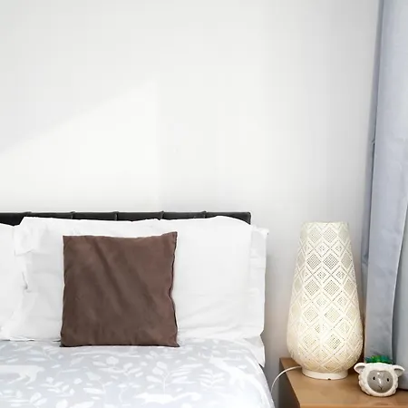 Appartamento Cosy Flat Right Opp Tube Station Londra Esterno foto