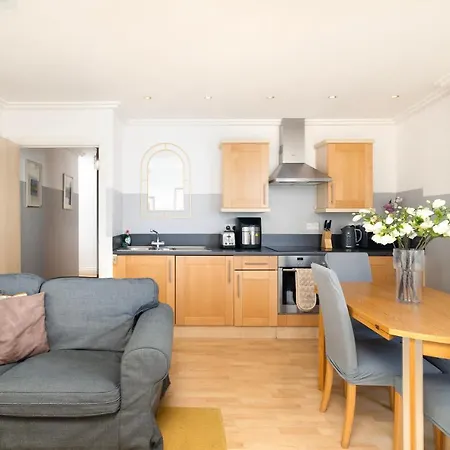 Appartamento Cosy Flat Right Opp Tube Station Londra Esterno foto