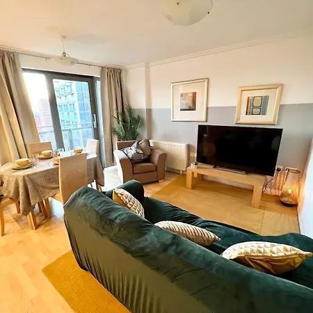 Appartamento Cosy Flat Right Opp Tube Station Londra Esterno foto