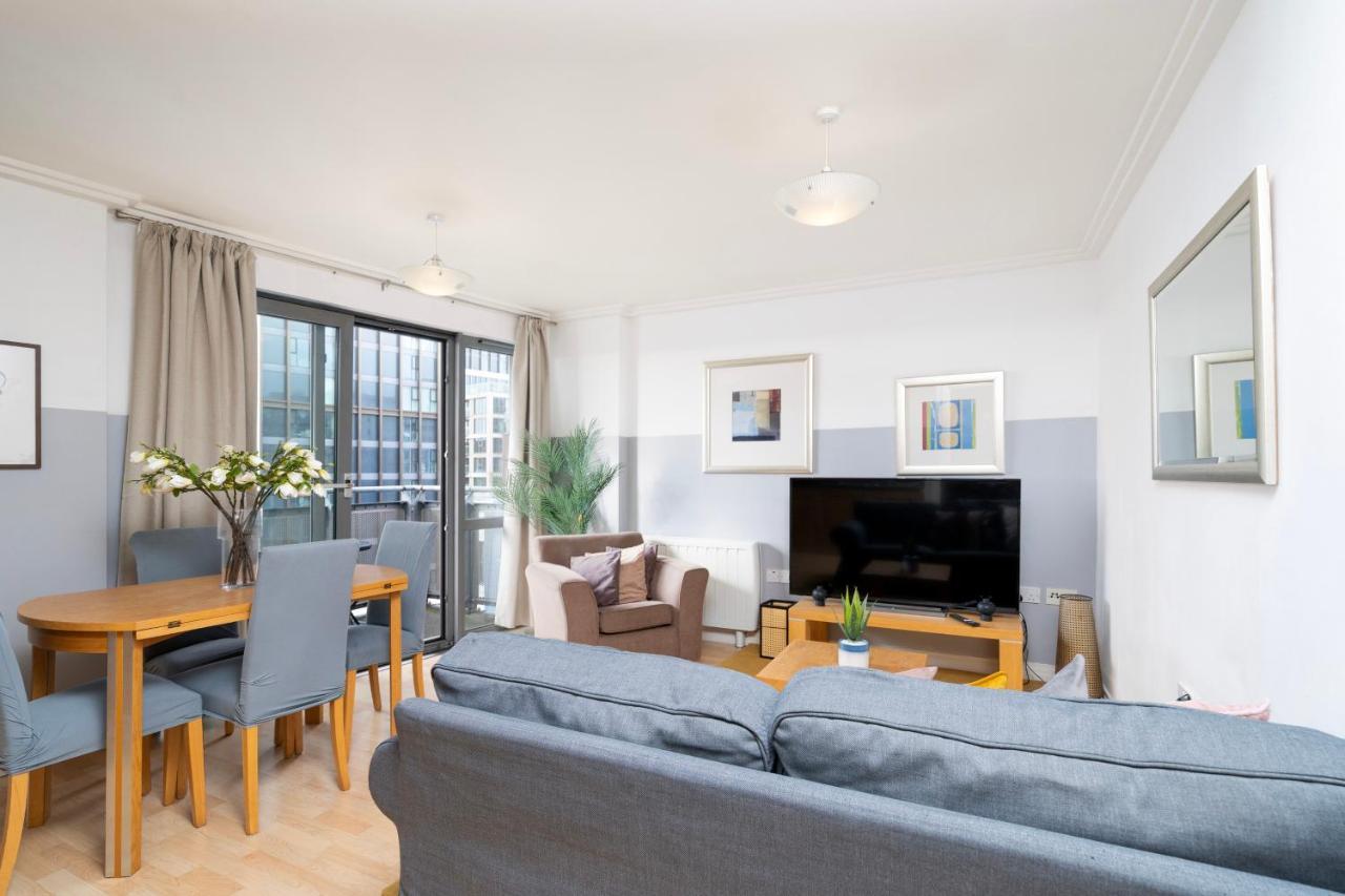 Cosy Flat Right Opp Tube Station * Лондон