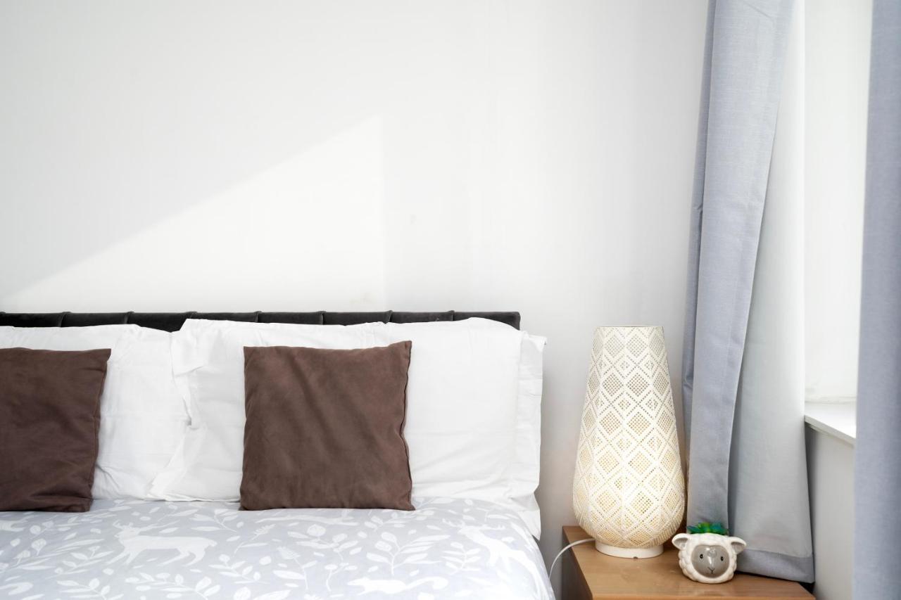 Cosy Flat Right Opp Tube Station Апартаменты Лондон