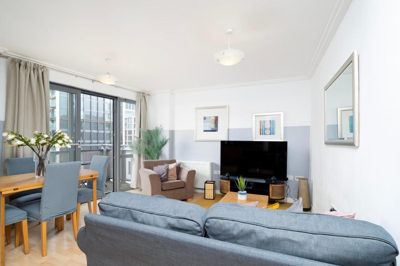 Cosy Flat Right Opp Tube Station * Лондон